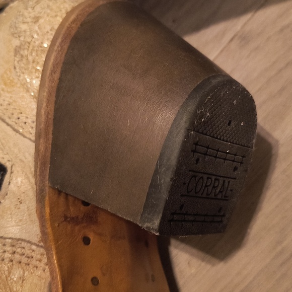 Corral Beige Glitter Overlay Boot - Picture 11 of 16